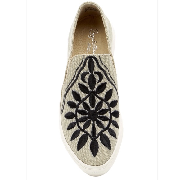 Anthropologie Seychelles Tan embroidered Slip on’s - Picture 1 of 3